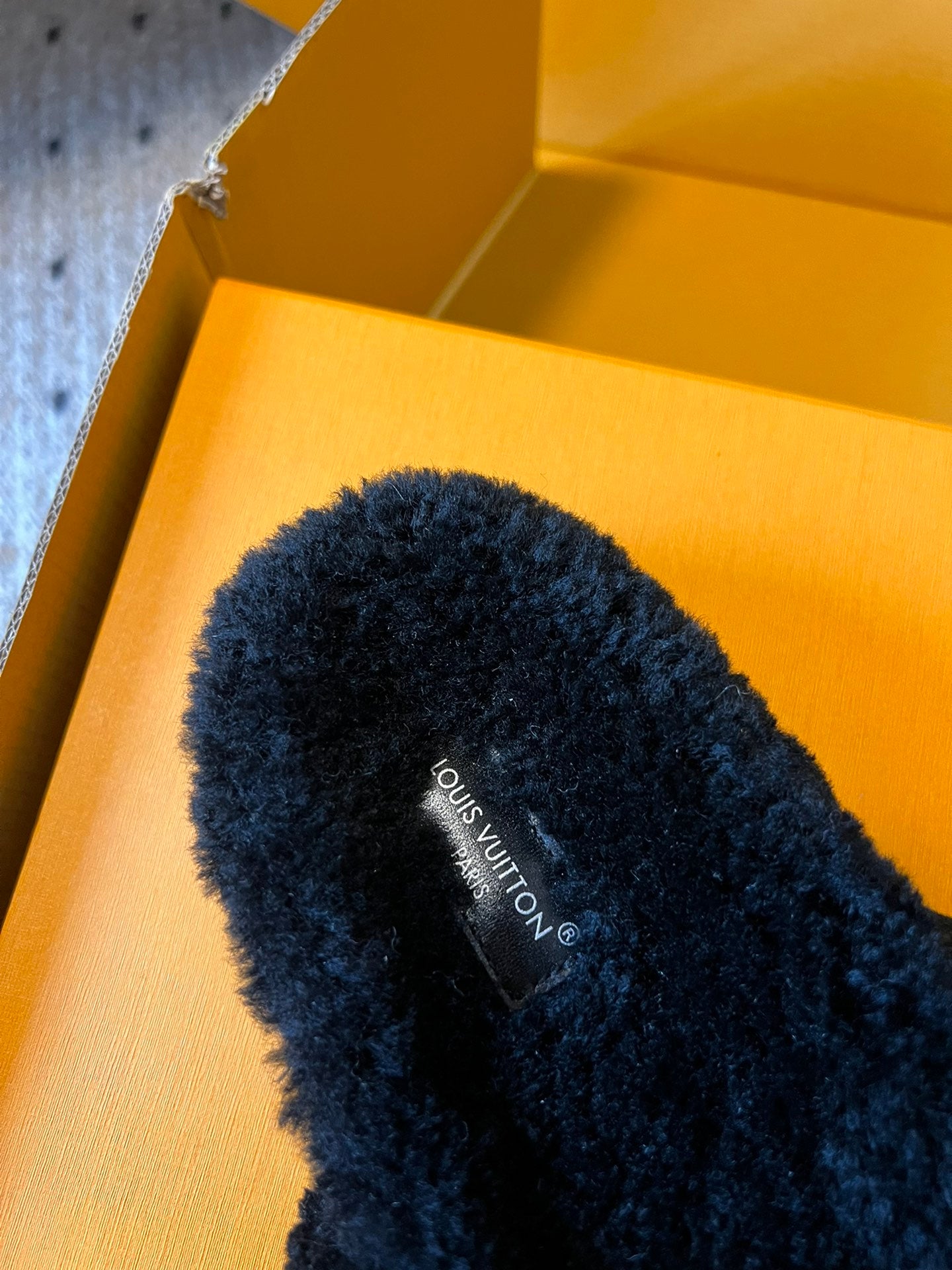 SLIPPER IN BLACK FLEECE WITH BEIGE LOGO - 35