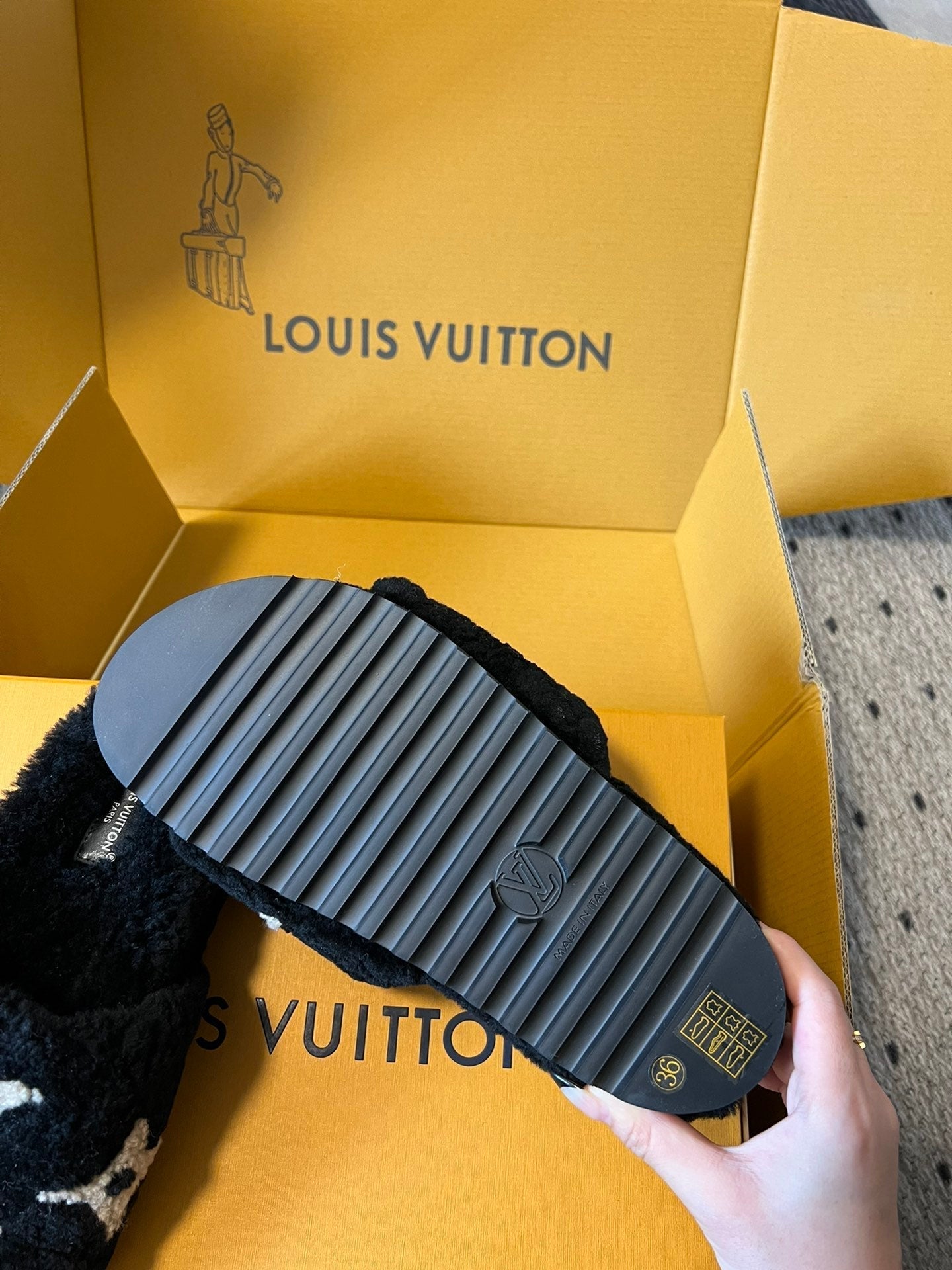 SLIPPER IN BLACK FLEECE WITH BEIGE LOGO - 35