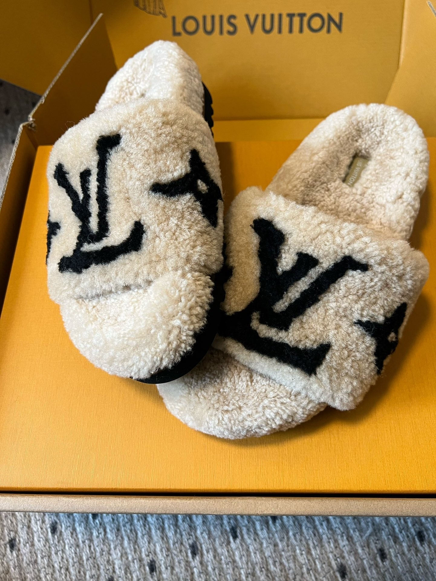 SLIPPER IN CAMEL BEIGE MIX BLACK FLEECE - 35