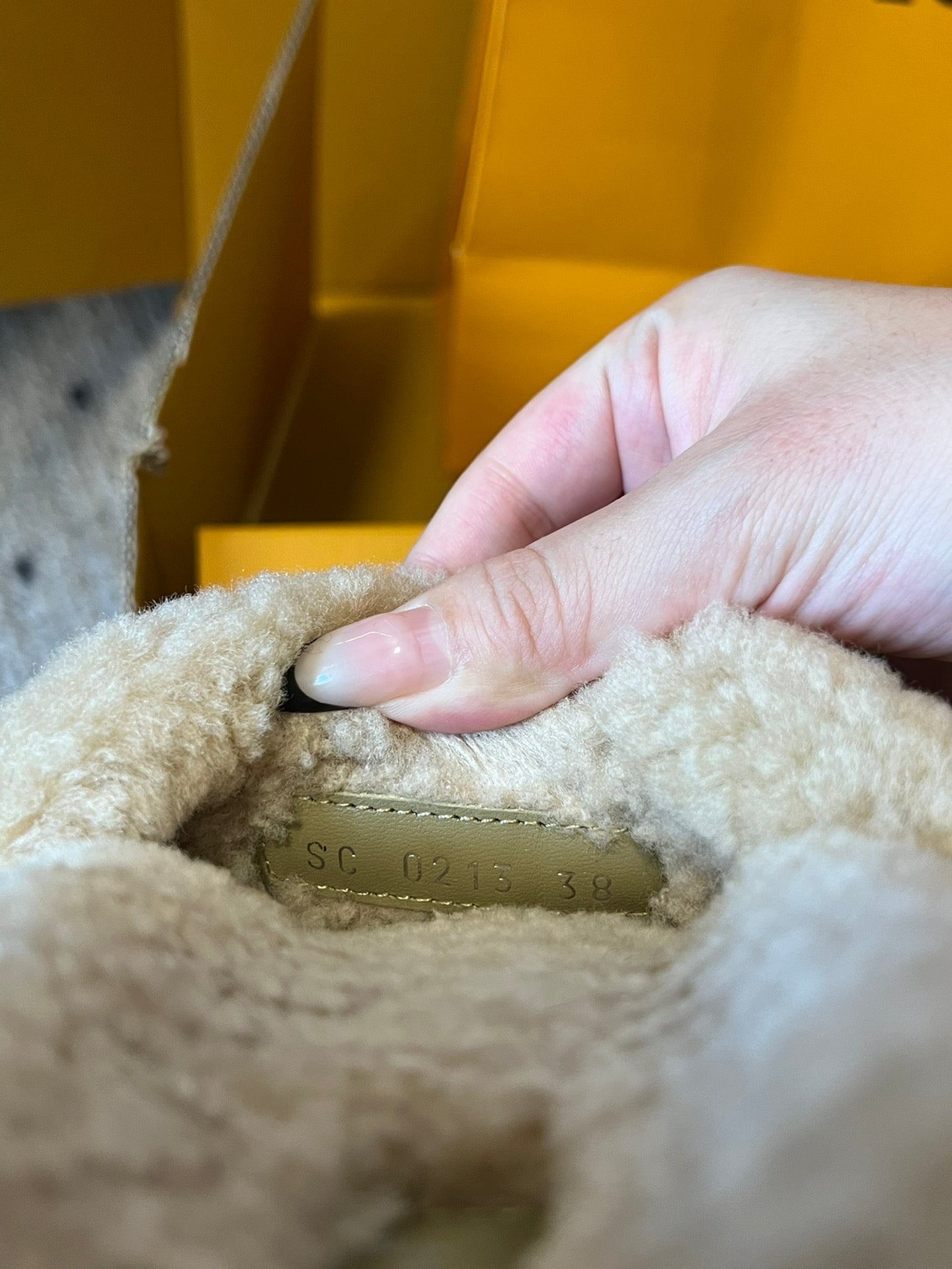 SLIPPER IN CAMEL BEIGE MIX BLACK FLEECE - 35