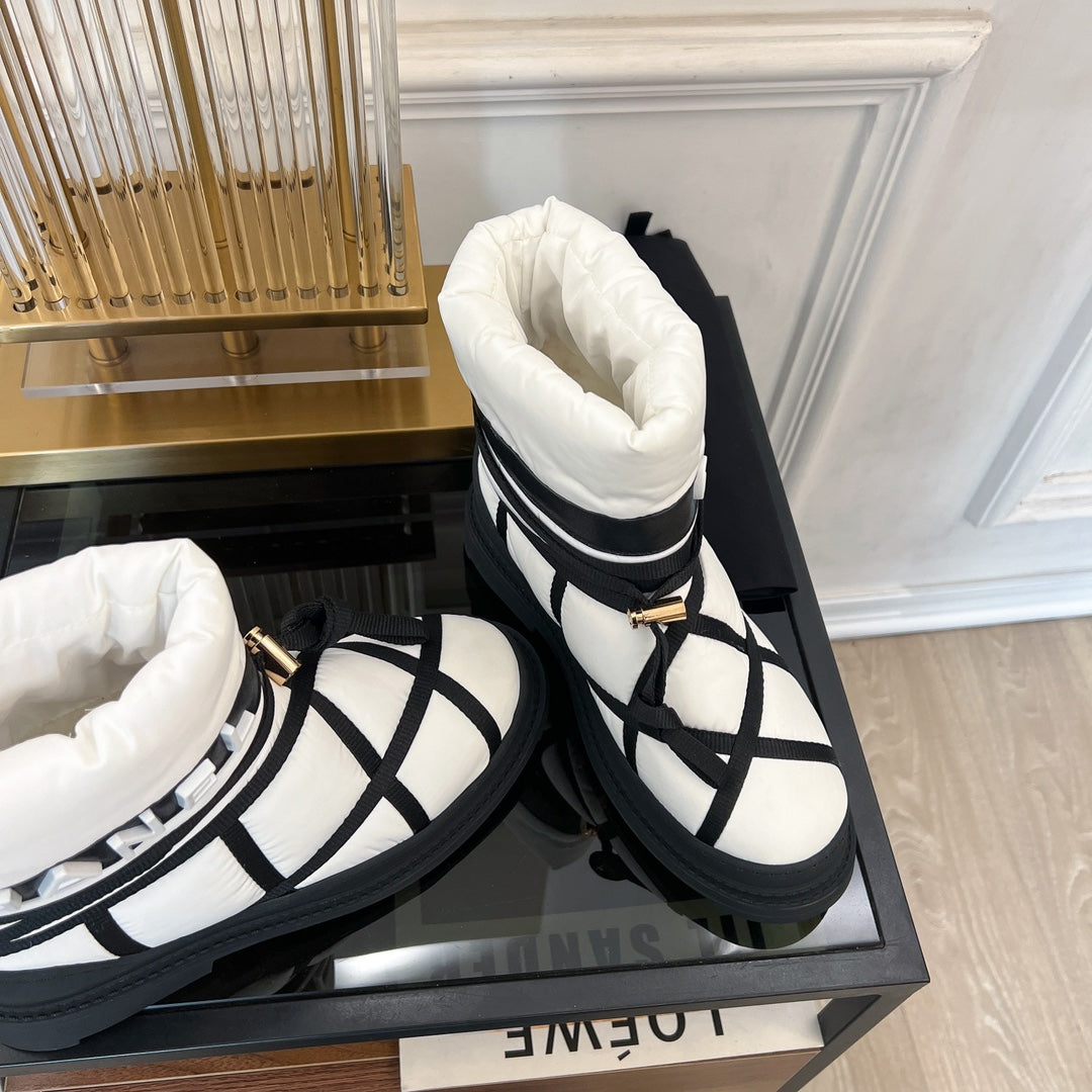 SKI BOOTS IN WHITE MIX BLACK QUILTED COTTON - 35