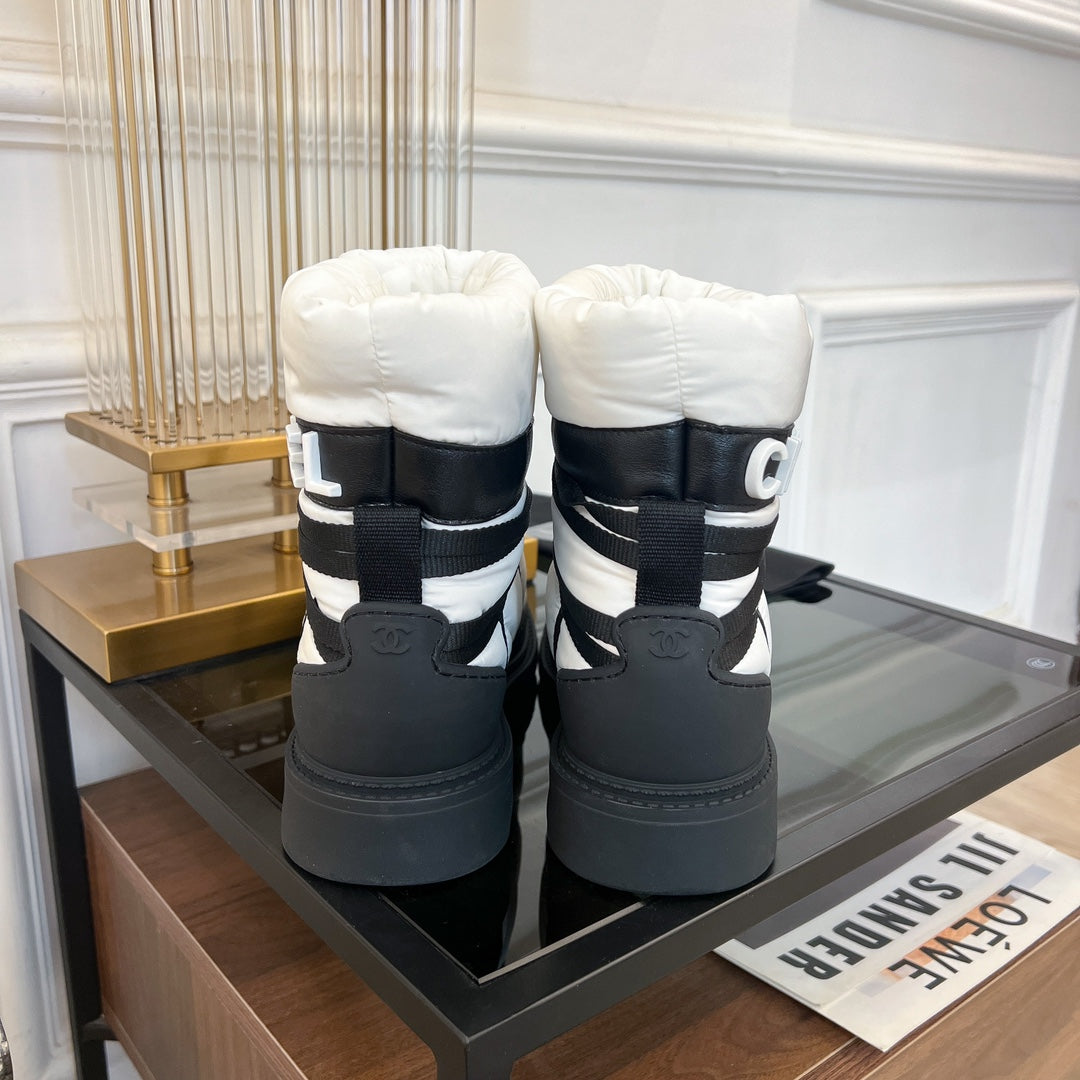 SKI BOOTS IN WHITE MIX BLACK QUILTED COTTON - 35