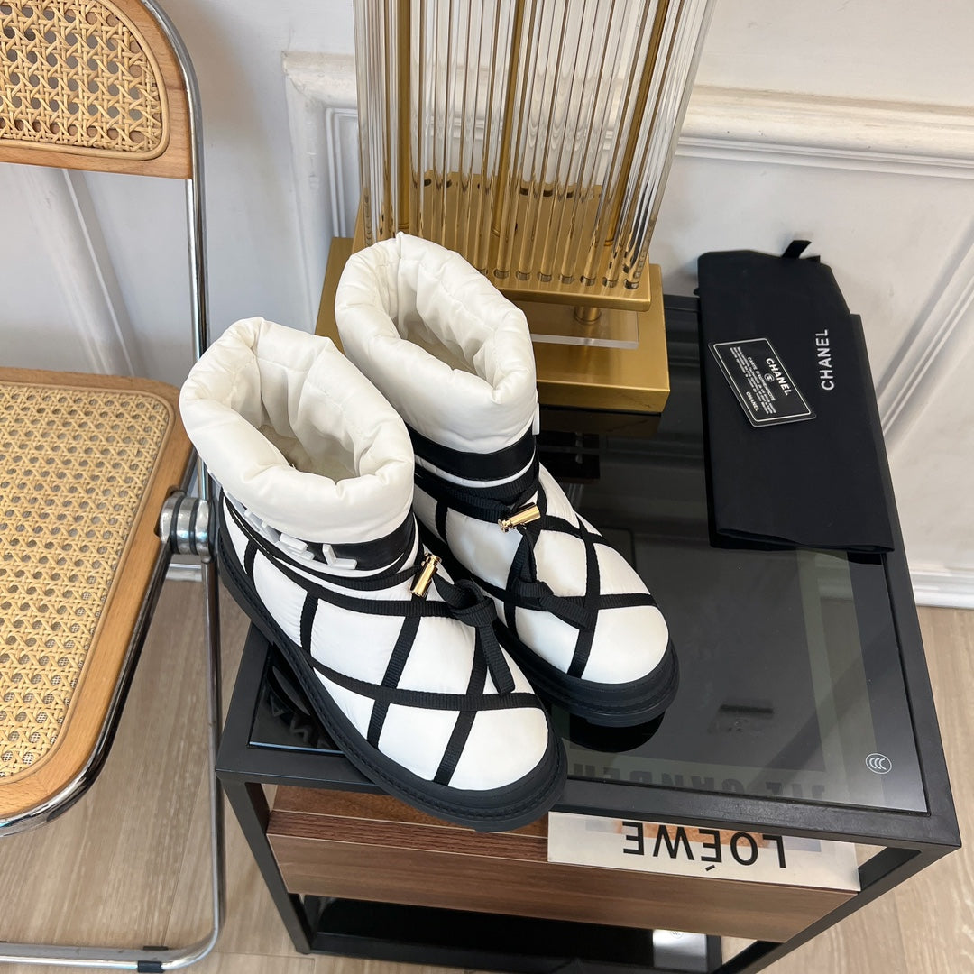 SKI BOOTS IN WHITE MIX BLACK QUILTED COTTON - 35