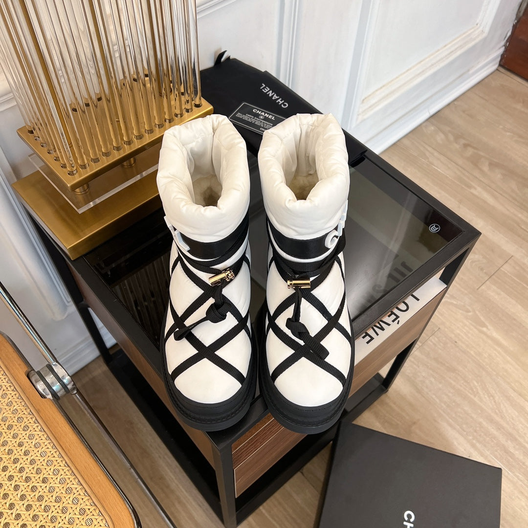 SKI BOOTS IN WHITE MIX BLACK QUILTED COTTON - 35
