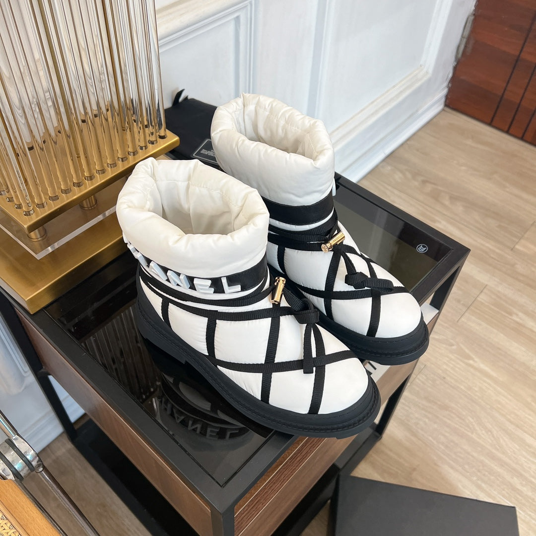 SKI BOOTS IN WHITE MIX BLACK QUILTED COTTON - 35