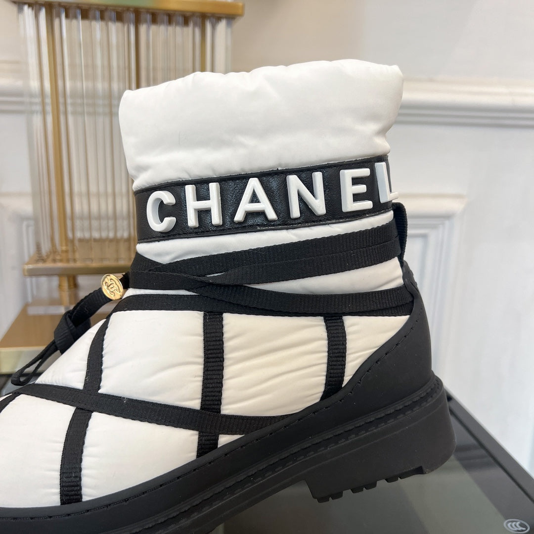 SKI BOOTS IN WHITE MIX BLACK QUILTED COTTON - 35