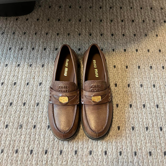 MIUMIU 26S ПЕННІ-ЛОФЕРИ З КОРИЧНЕВОЇ ТЕЛЯЧОЇ ШКІРИ З ЗОЛОТОЮ ФУРНІТУРОЮ