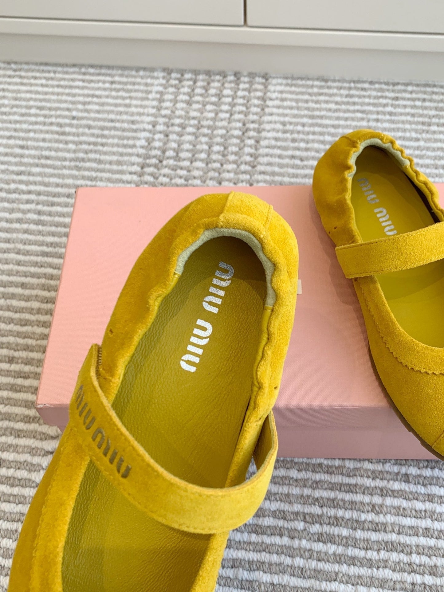 MARY JANE FLATS IN YELLOW SUEDE - 35
