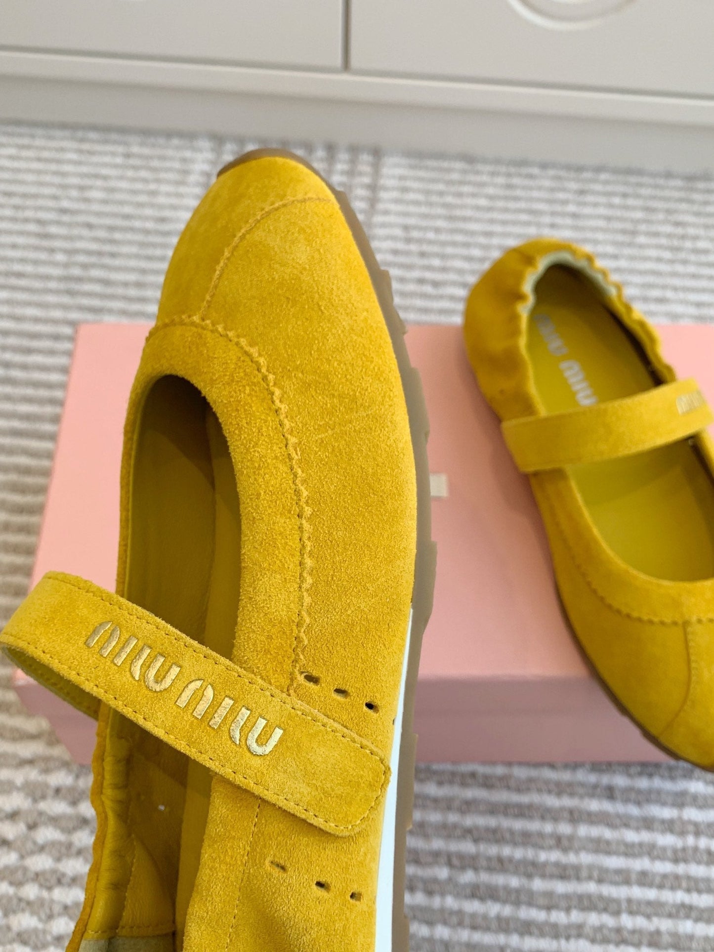 MARY JANE FLATS IN YELLOW SUEDE - 35