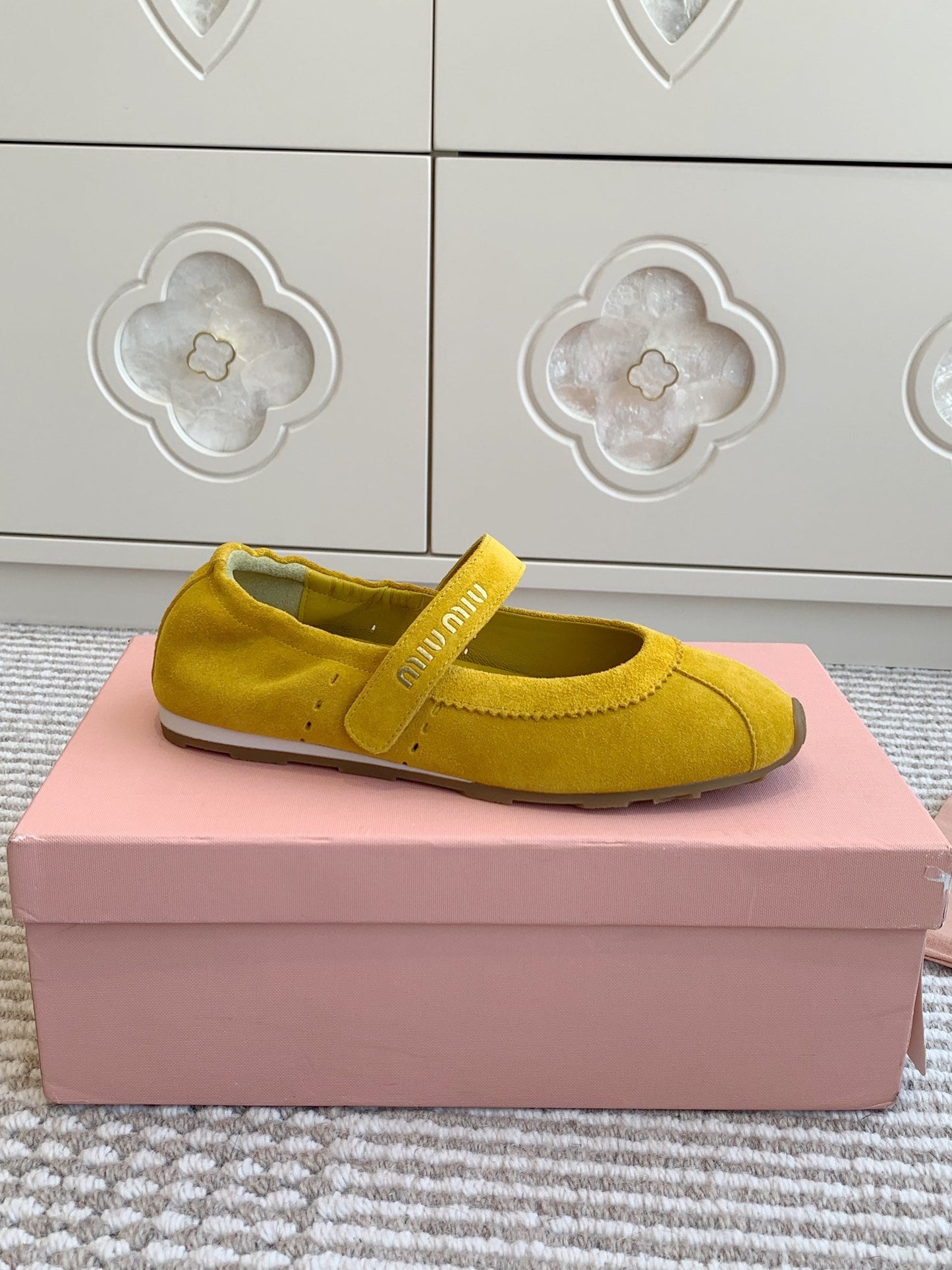 MARY JANE FLATS IN YELLOW SUEDE - 35
