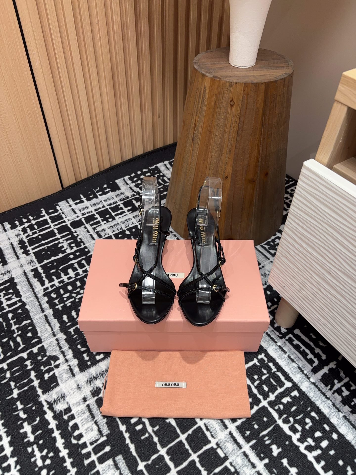 STRAP HIGH HEEL SANDALS IN BLACK SHINY LAMBSKIN - 35