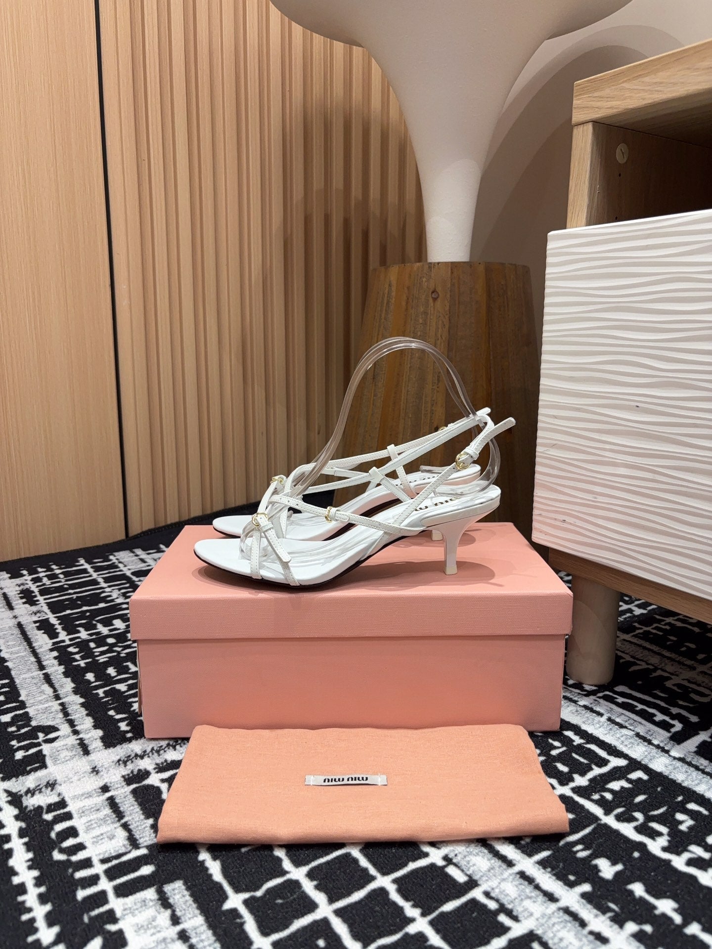 STRAP HIGH HEEL SANDALS IN WHITE SHINY LAMBSKIN - 35