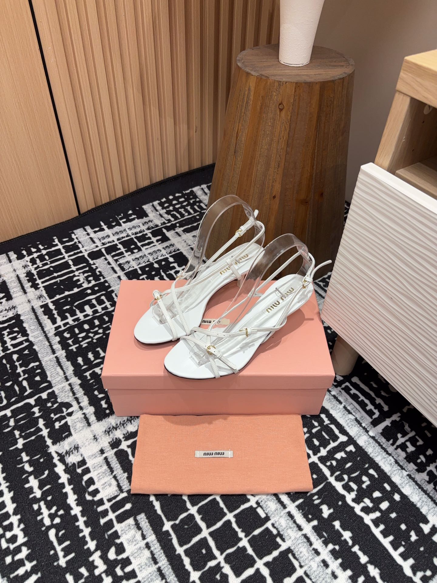 STRAP HIGH HEEL SANDALS IN WHITE SHINY LAMBSKIN - 35