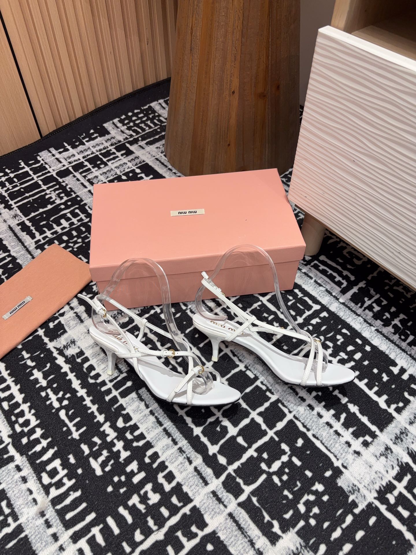 STRAP HIGH HEEL SANDALS IN WHITE SHINY LAMBSKIN - 35