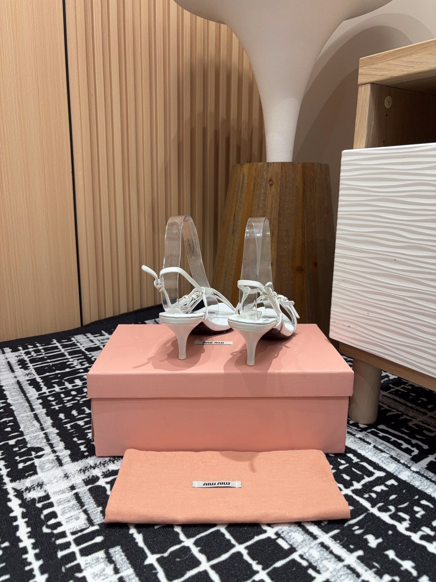 STRAP HIGH HEEL SANDALS IN WHITE SHINY LAMBSKIN - 35