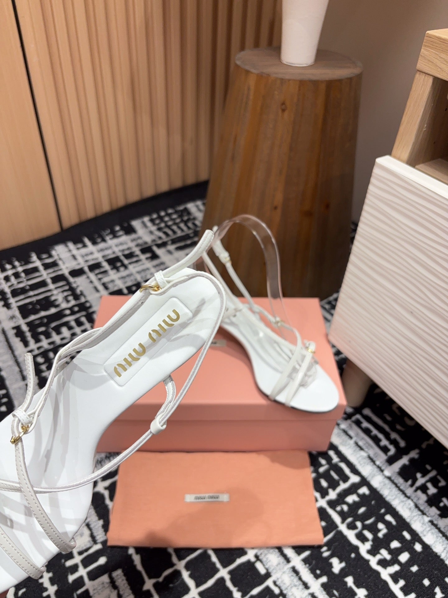 STRAP HIGH HEEL SANDALS IN WHITE SHINY LAMBSKIN - 35