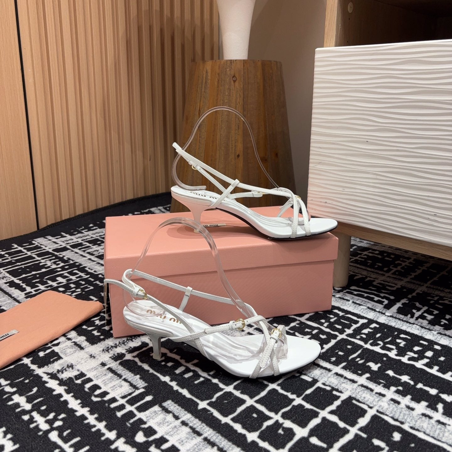 STRAP HIGH HEEL SANDALS IN WHITE SHINY LAMBSKIN - 35