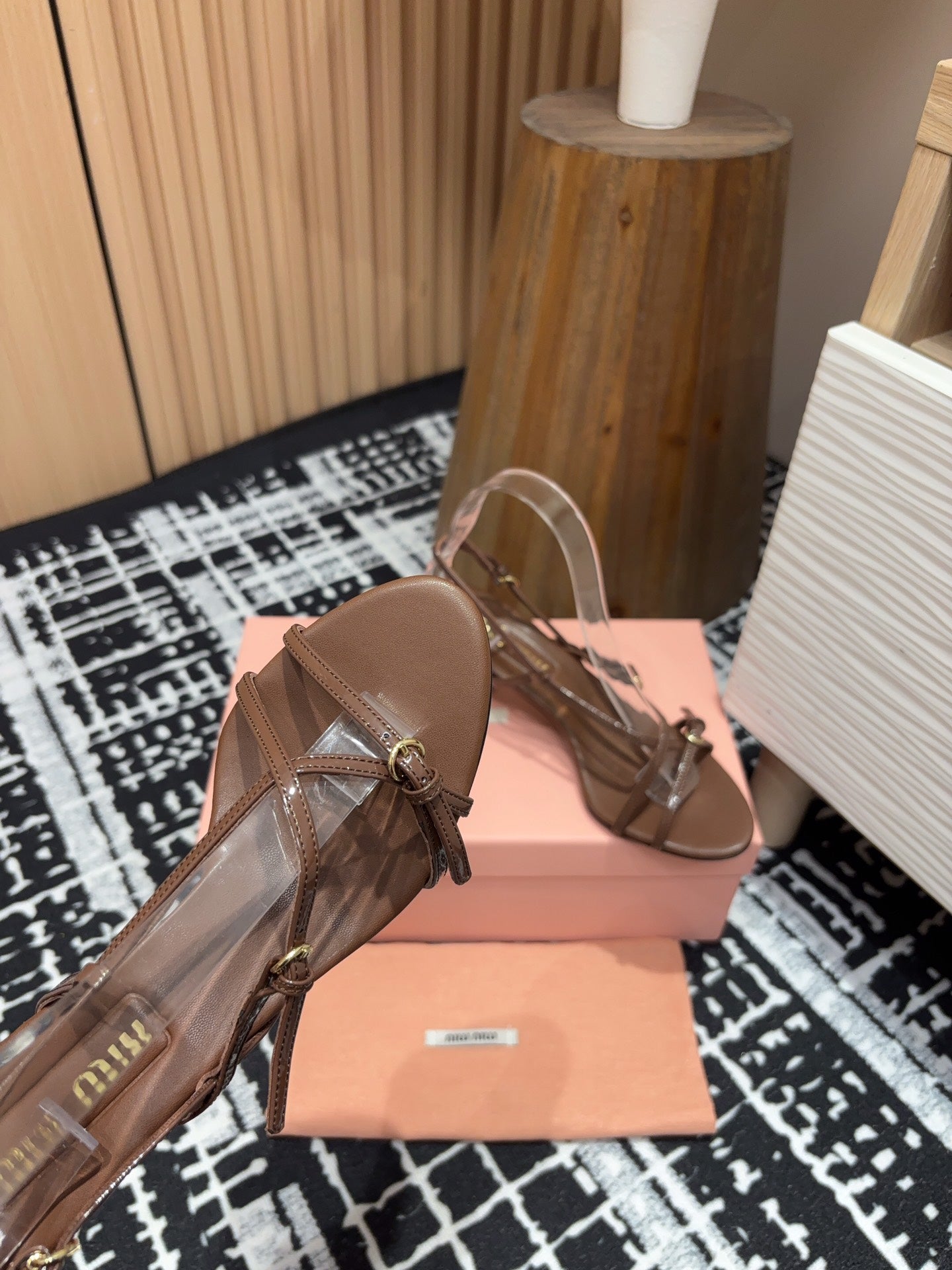 STRAP HIGH HEEL SANDALS IN CHOCOLATE SHINY LAMBSKIN - 35