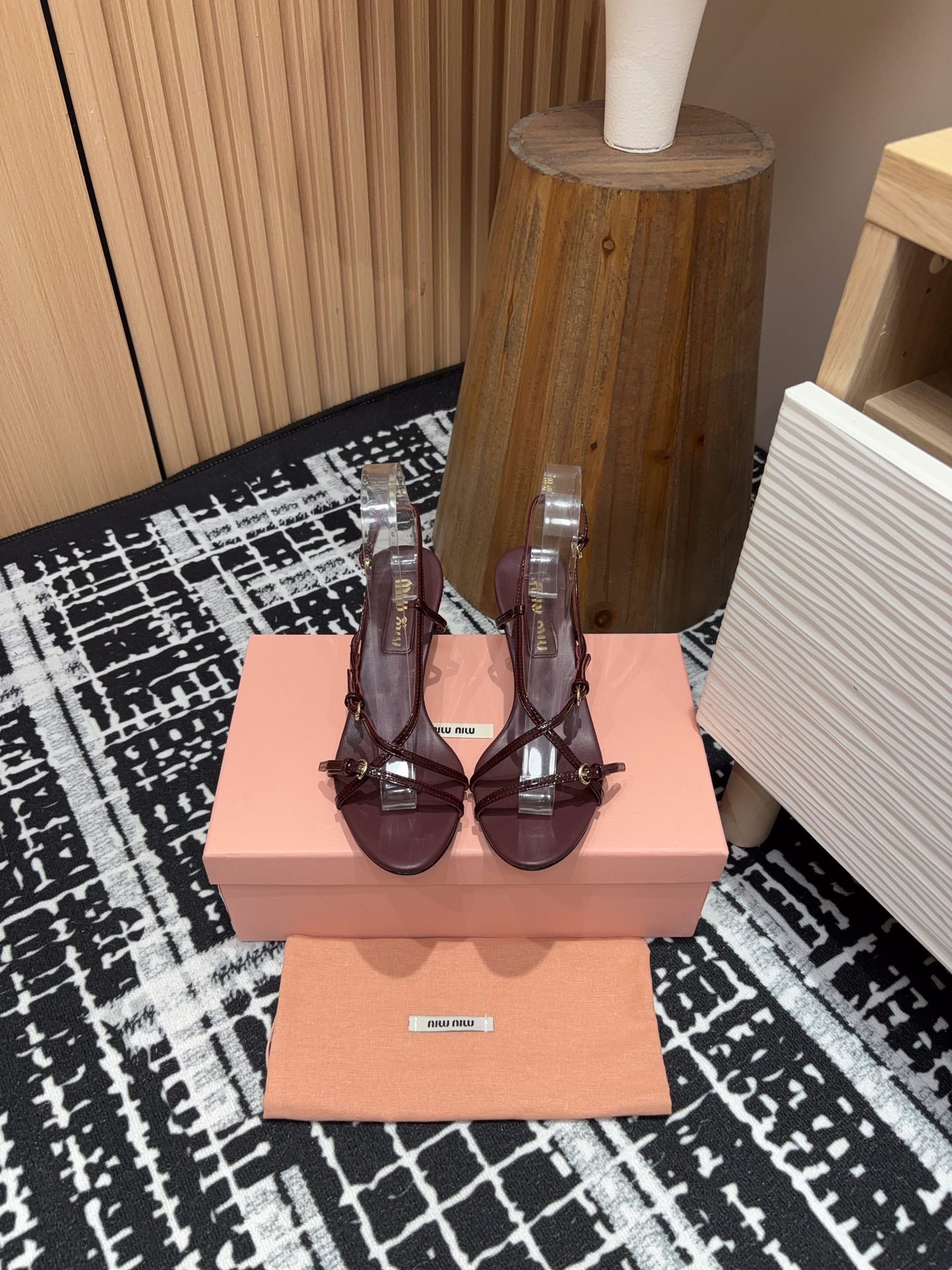 STRAP HIGH HEEL SANDALS IN WINE RED SHINY LAMBSKIN - 35