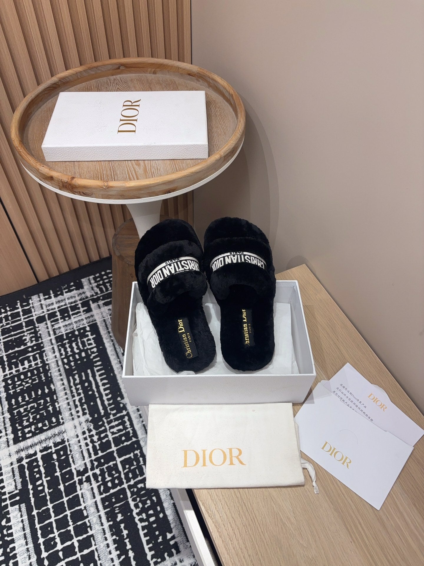THICK-SOLE SLIPPERS BLACK SHEARLING WITH EMBROIDERED LOGO - 35