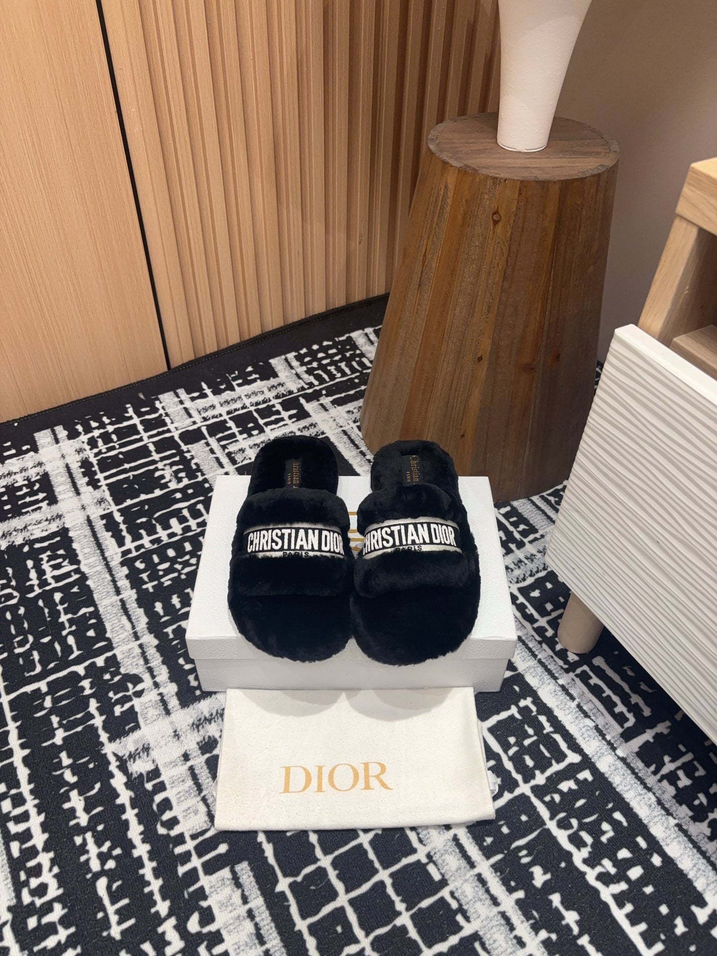 THICK-SOLE SLIPPERS BLACK SHEARLING WITH EMBROIDERED LOGO - 35