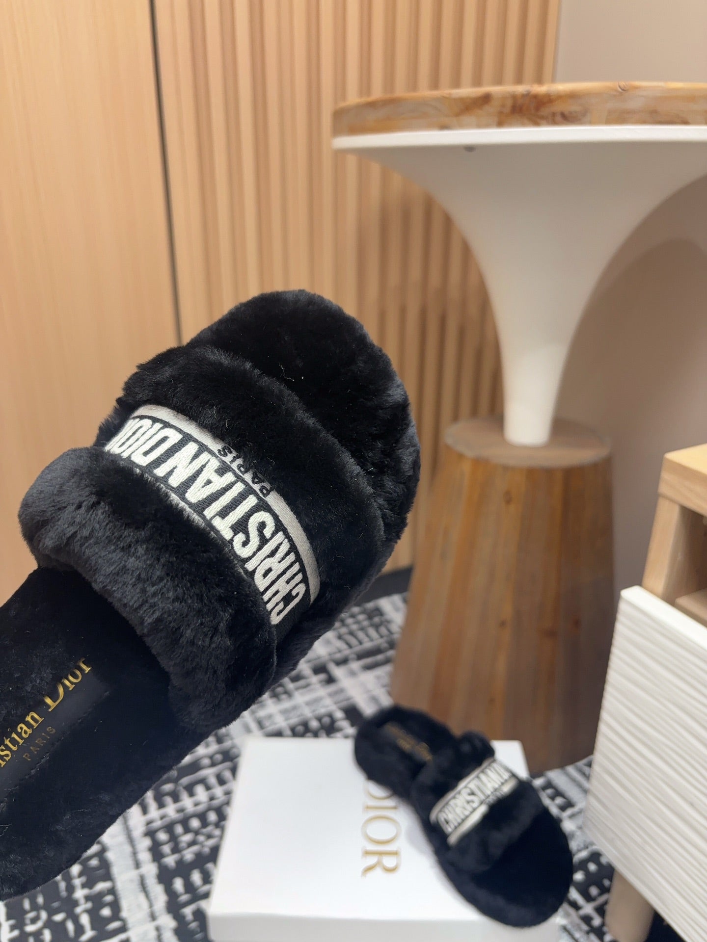 THICK-SOLE SLIPPERS BLACK SHEARLING WITH EMBROIDERED LOGO - 35