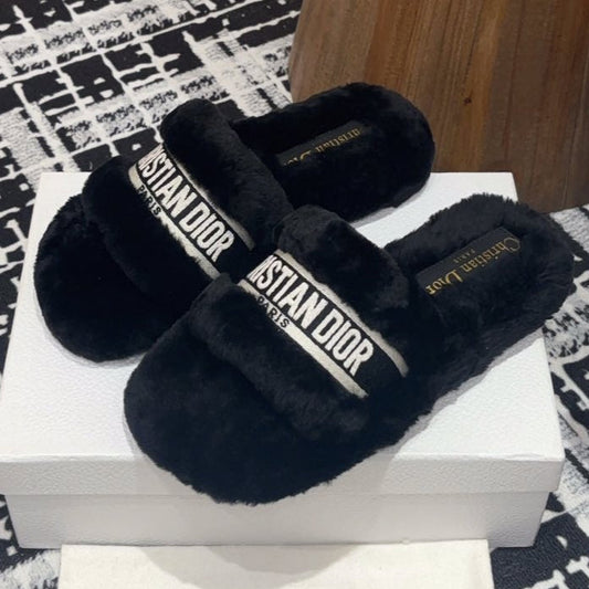 THICK-SOLE SLIPPERS BLACK SHEARLING WITH EMBROIDERED LOGO - 35