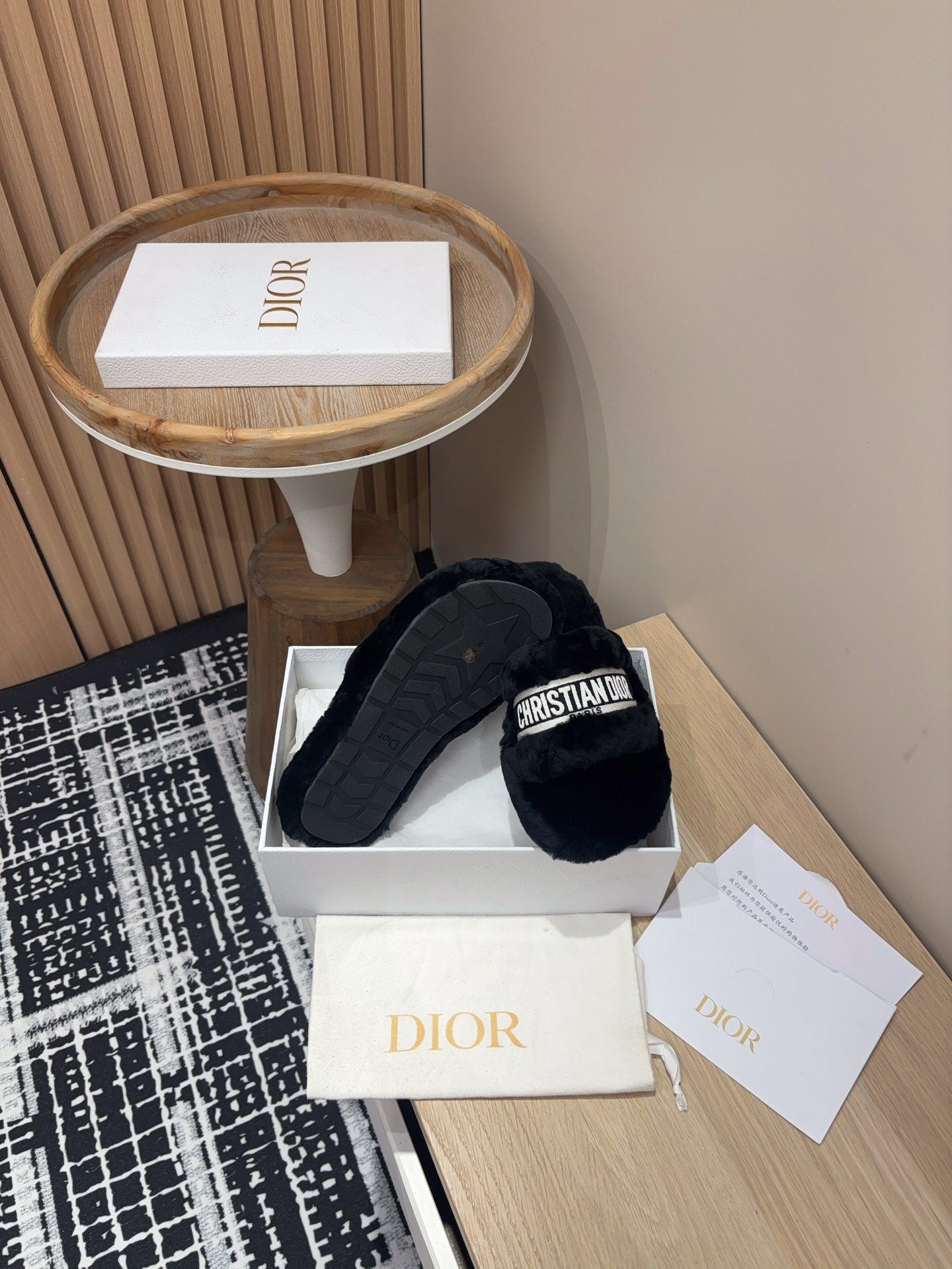 THICK-SOLE SLIPPERS BLACK SHEARLING WITH EMBROIDERED LOGO - 35