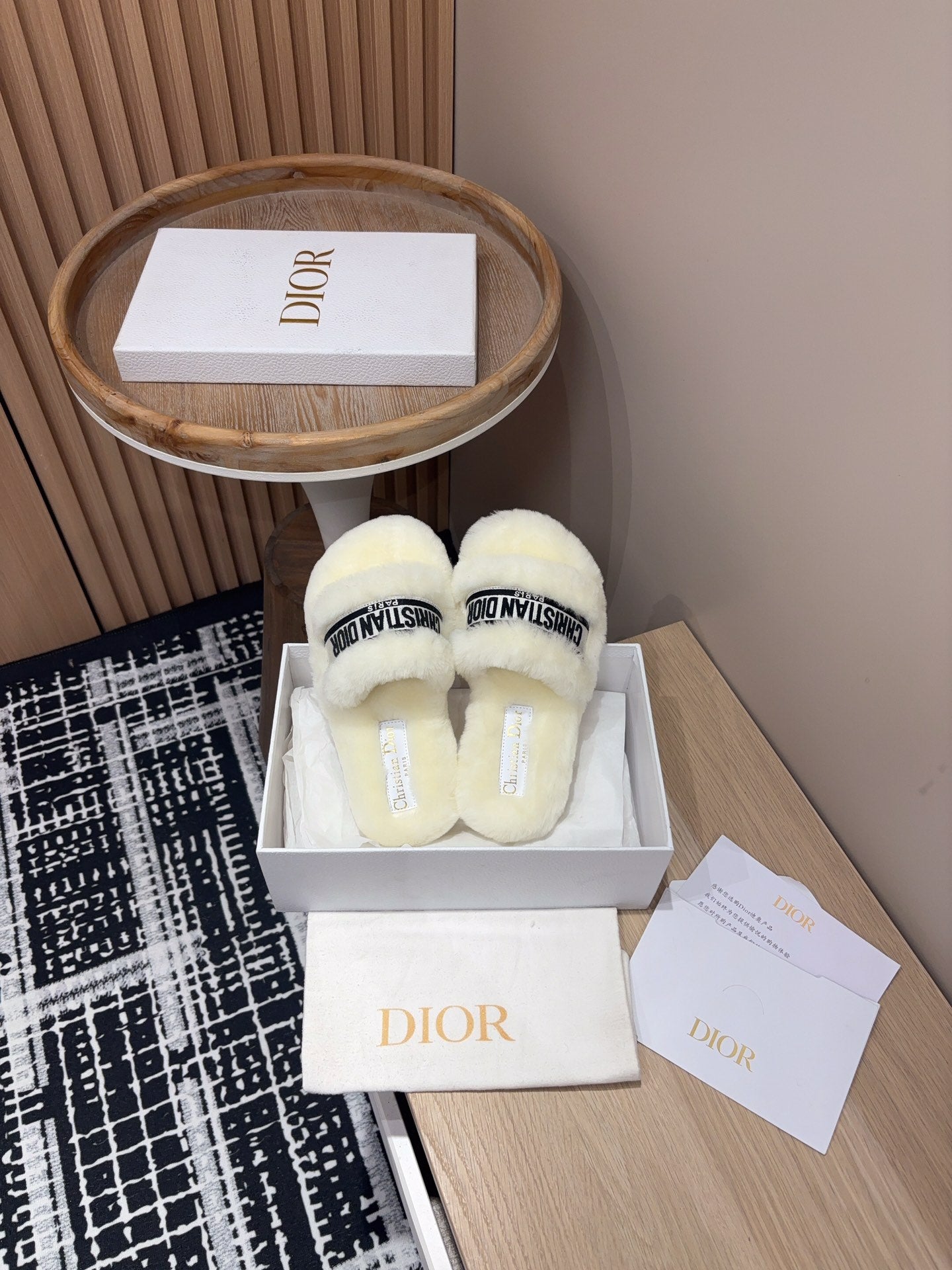 THICK-SOLE SLIPPERS WHITE CREAM SHEARLING WITH EMBROIDERED LOGO - 35