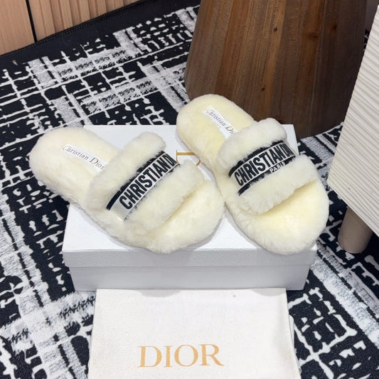 THICK-SOLE SLIPPERS WHITE CREAM SHEARLING WITH EMBROIDERED LOGO - 35