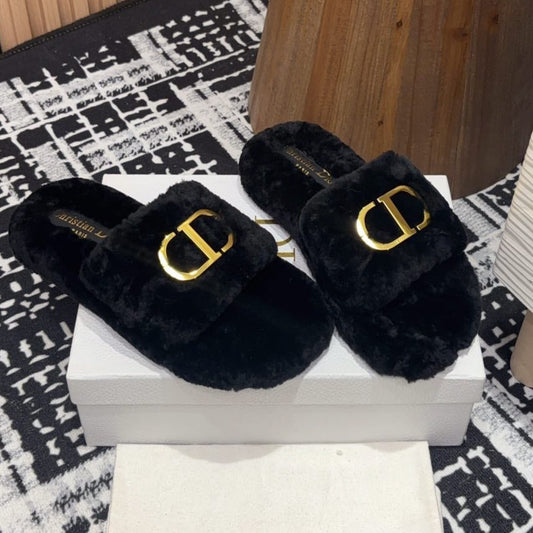 THICK-SOLE SLIPPER IN BLACK FLEECE WITH GOLD LOGO - 35