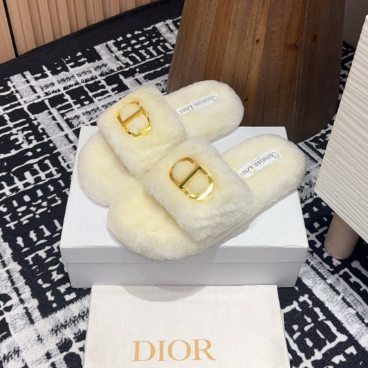 THICK-SOLE SLIPPER IN WHITE CREAM FLEECE WITH GOLD LOGO - 35