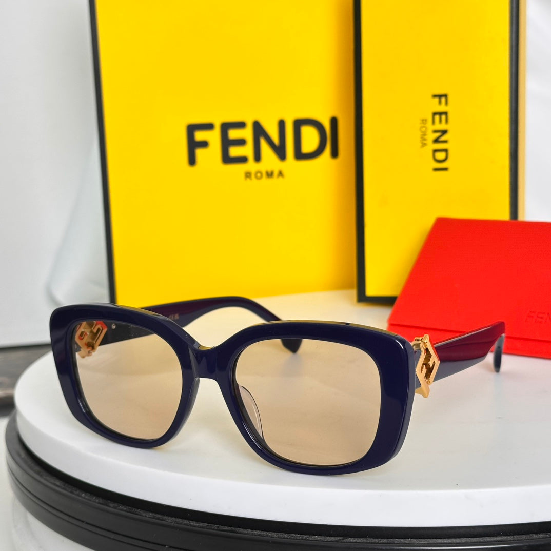 ROMA SQUARE FRAME SUNGLASSES FE40138I IN ACETATE - White