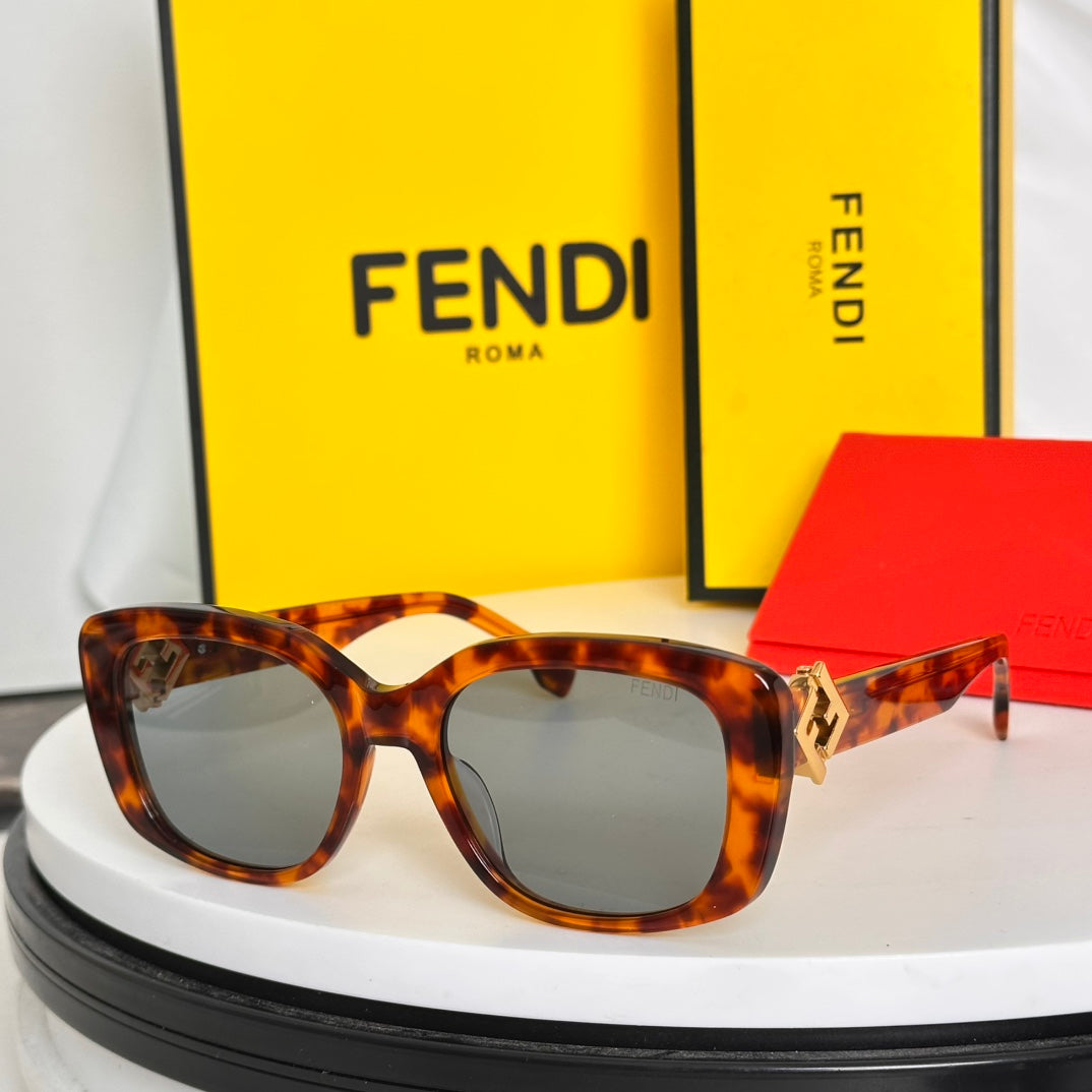 ROMA SQUARE FRAME SUNGLASSES FE40138I IN ACETATE - White