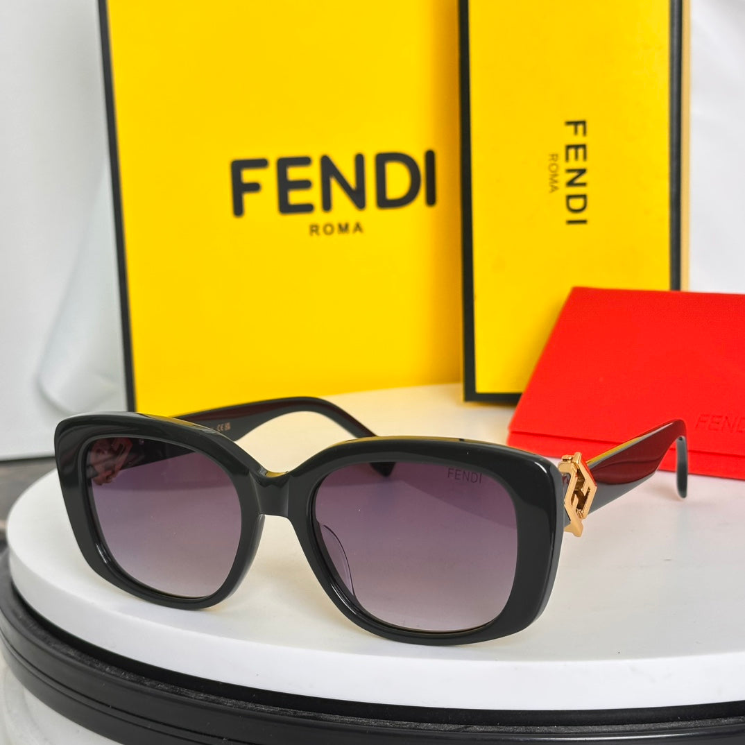 ROMA SQUARE FRAME SUNGLASSES FE40138I IN ACETATE - White