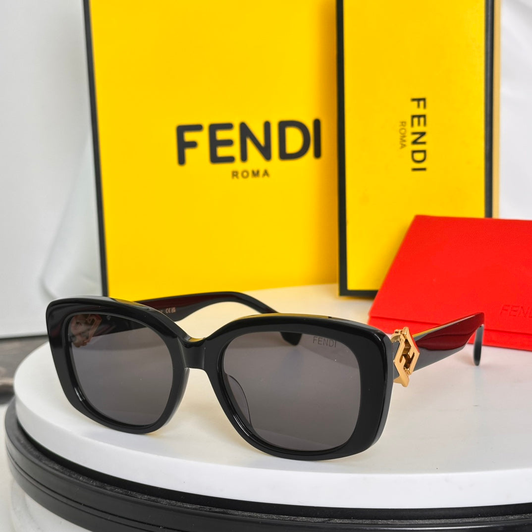 ROMA SQUARE FRAME SUNGLASSES FE40138I IN ACETATE - White