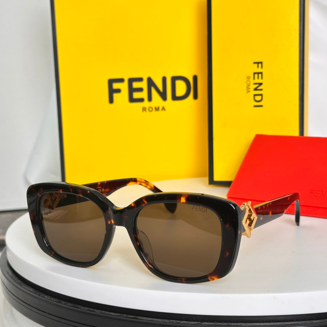ROMA SQUARE FRAME SUNGLASSES FE40138I IN ACETATE - White