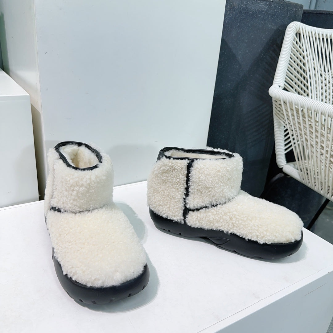 MINI ANKLE BOOT IN WHITE SHEARLING WITH BLACK ULTRA LIGHTWEIGHT RUBBER OUTSOLE - 35