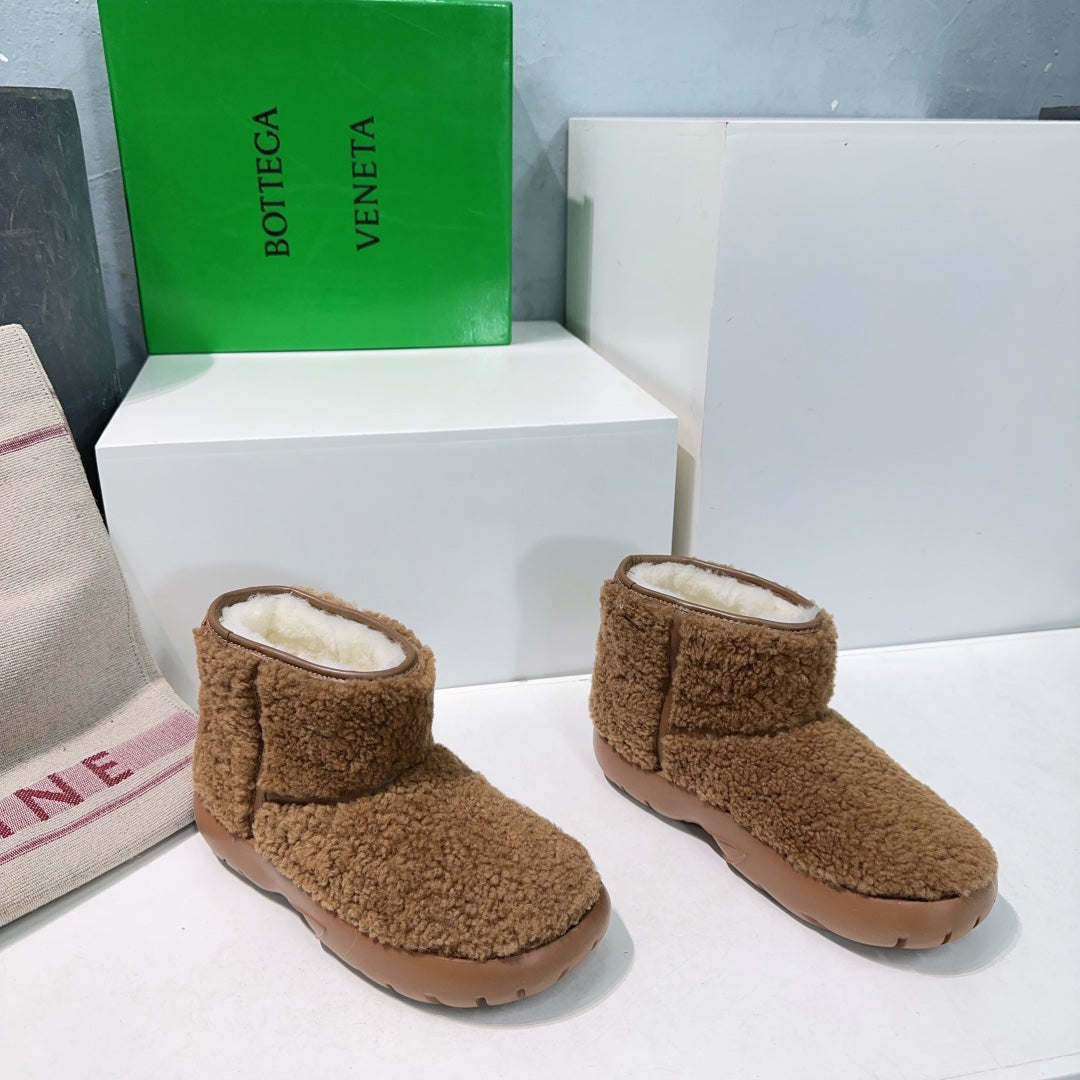 MINI ANKLE BOOT IN CHOCOLATE BROWN SHEARLING WITH ULTRA LIGHTWEIGHT RUBBER OUTSOLE - 35