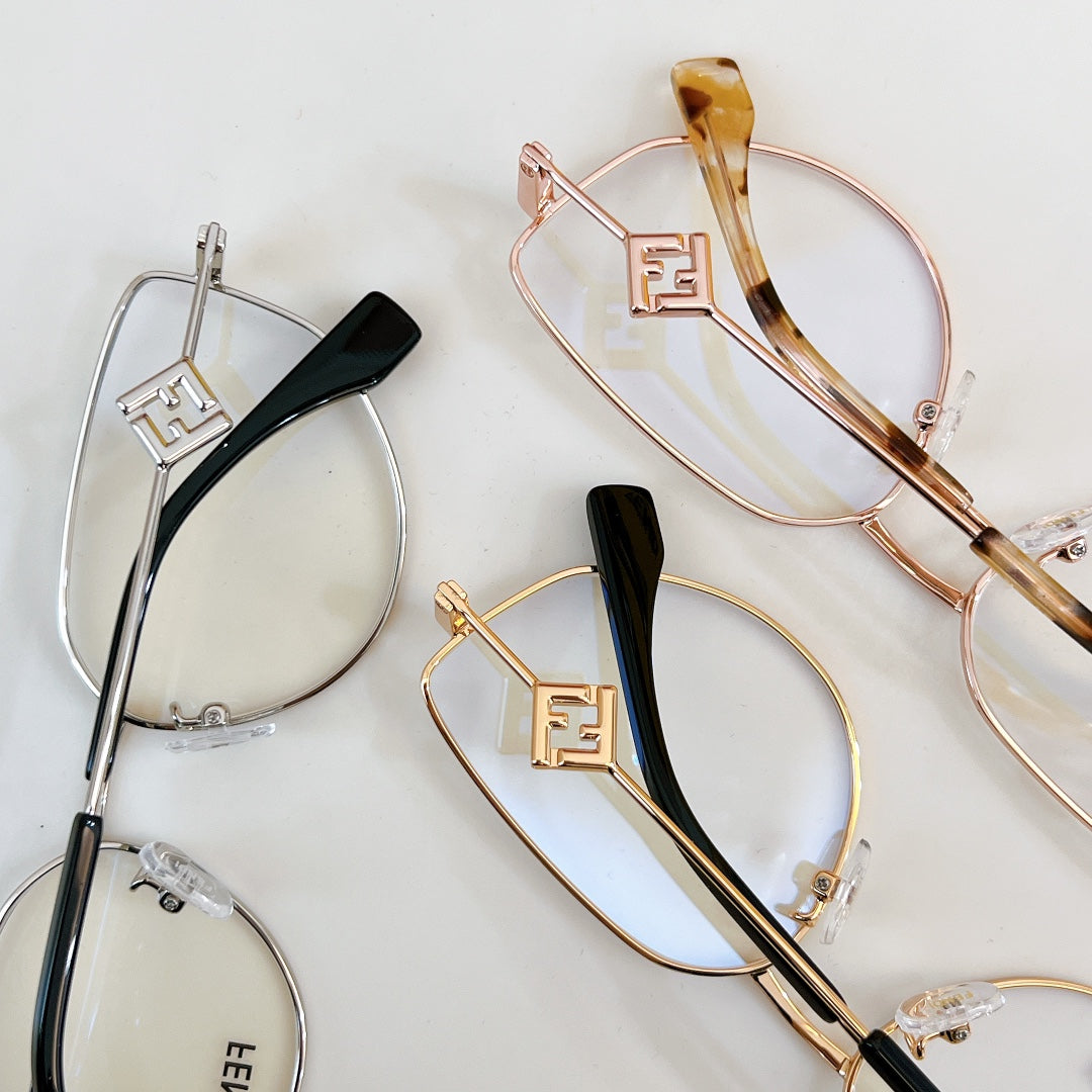 TRAVEL GEOMETRIC FRAME SUNGLASSES FE40152U IN METAL - Silver