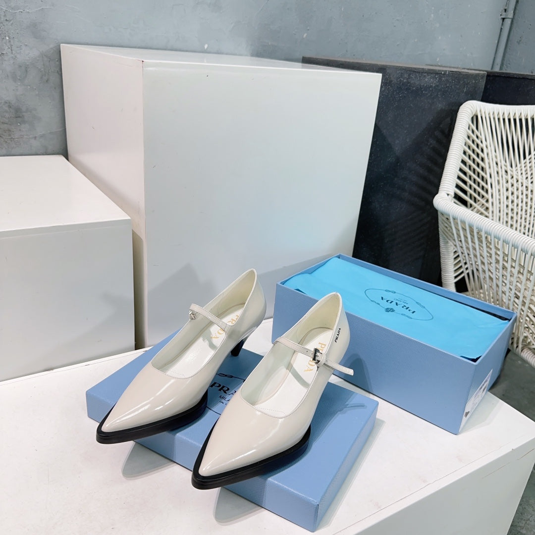 POINTED TOE MEDIUM HEEL PUMPS IN RICE WHITE GLOSSY LAMBSKIN - 35