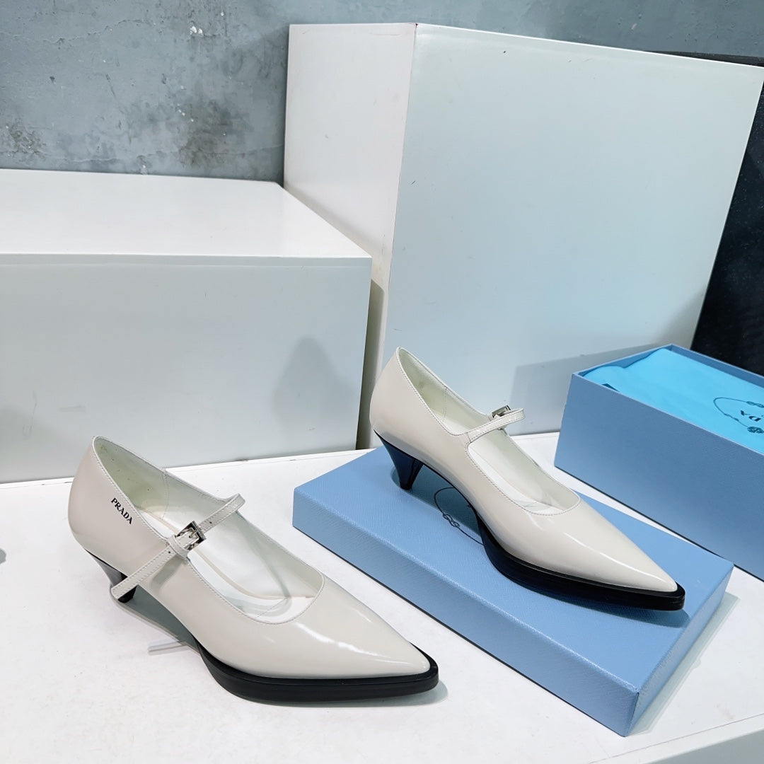 POINTED TOE MEDIUM HEEL PUMPS IN RICE WHITE GLOSSY LAMBSKIN - 35