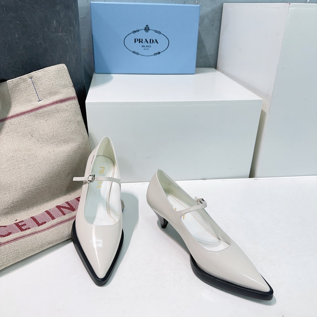 POINTED TOE MEDIUM HEEL PUMPS IN RICE WHITE GLOSSY LAMBSKIN - 35