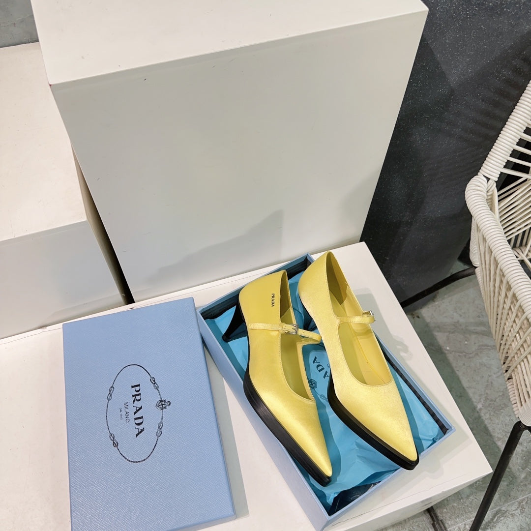 POINTED TOE MEDIUM HEEL PUMPS IN YELLOW SILK - 35