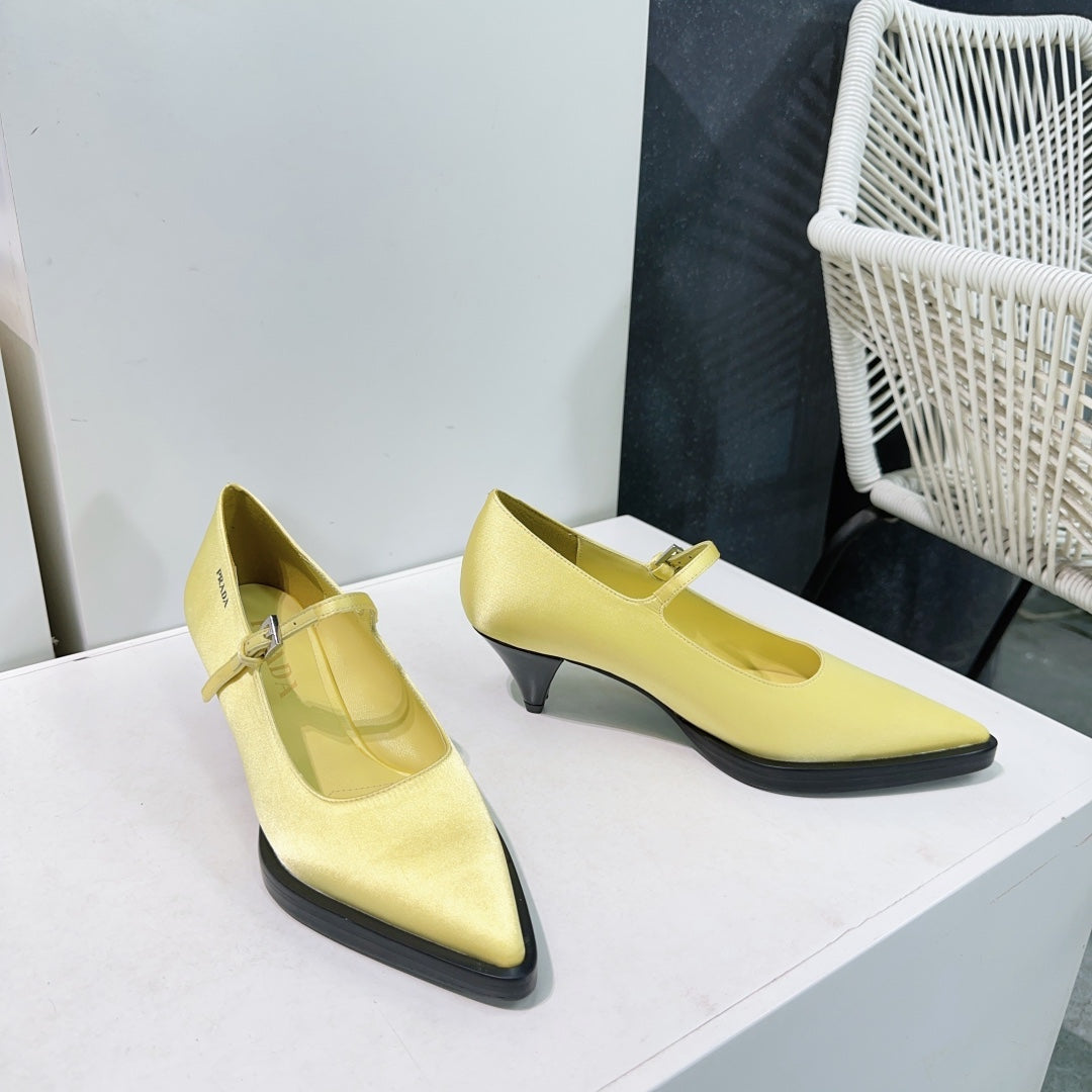 POINTED TOE MEDIUM HEEL PUMPS IN YELLOW SILK - 35