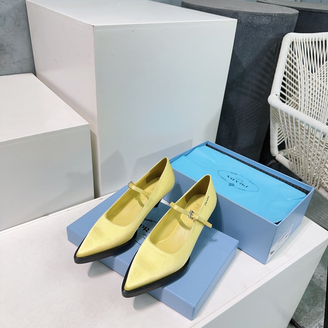 POINTED TOE MEDIUM HEEL PUMPS IN YELLOW SILK - 35
