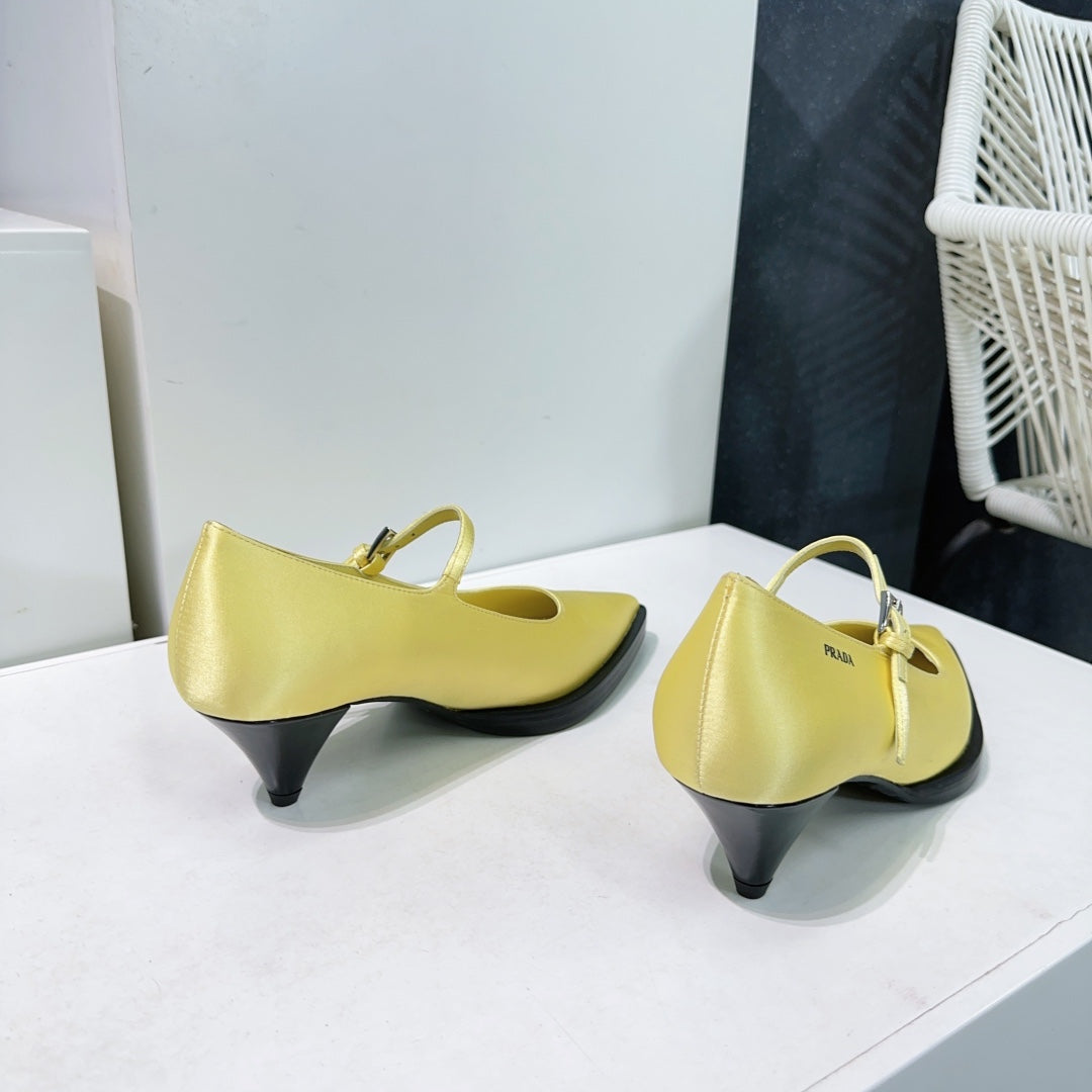 POINTED TOE MEDIUM HEEL PUMPS IN YELLOW SILK - 35