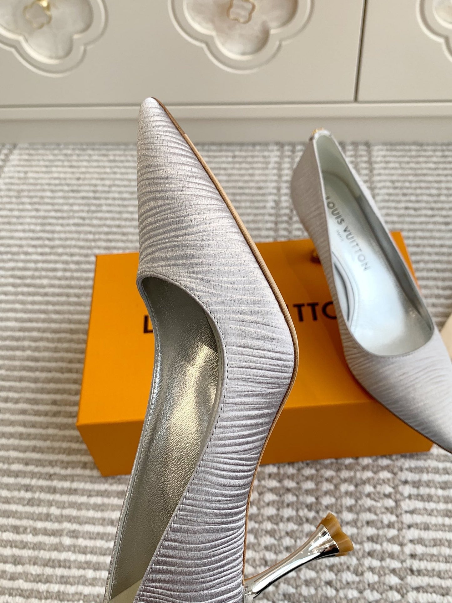 BLOSSOM PUMP 7 CM IN SILVER IMPORTED STRIPED SILK SATIN - 35