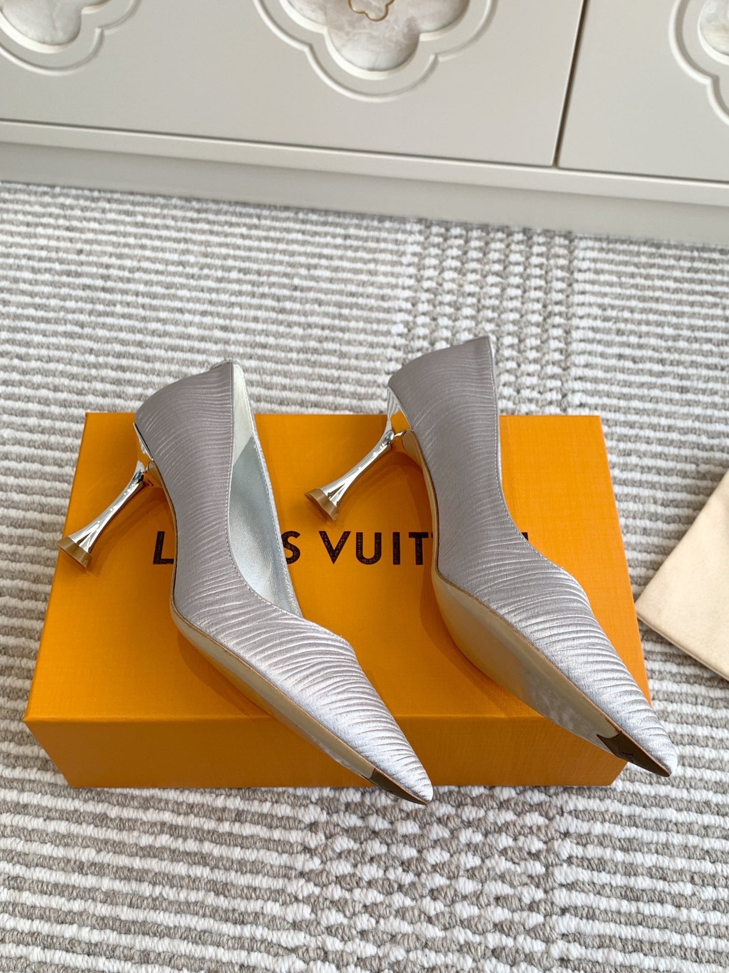 BLOSSOM PUMP 7 CM IN SILVER IMPORTED STRIPED SILK SATIN - 35