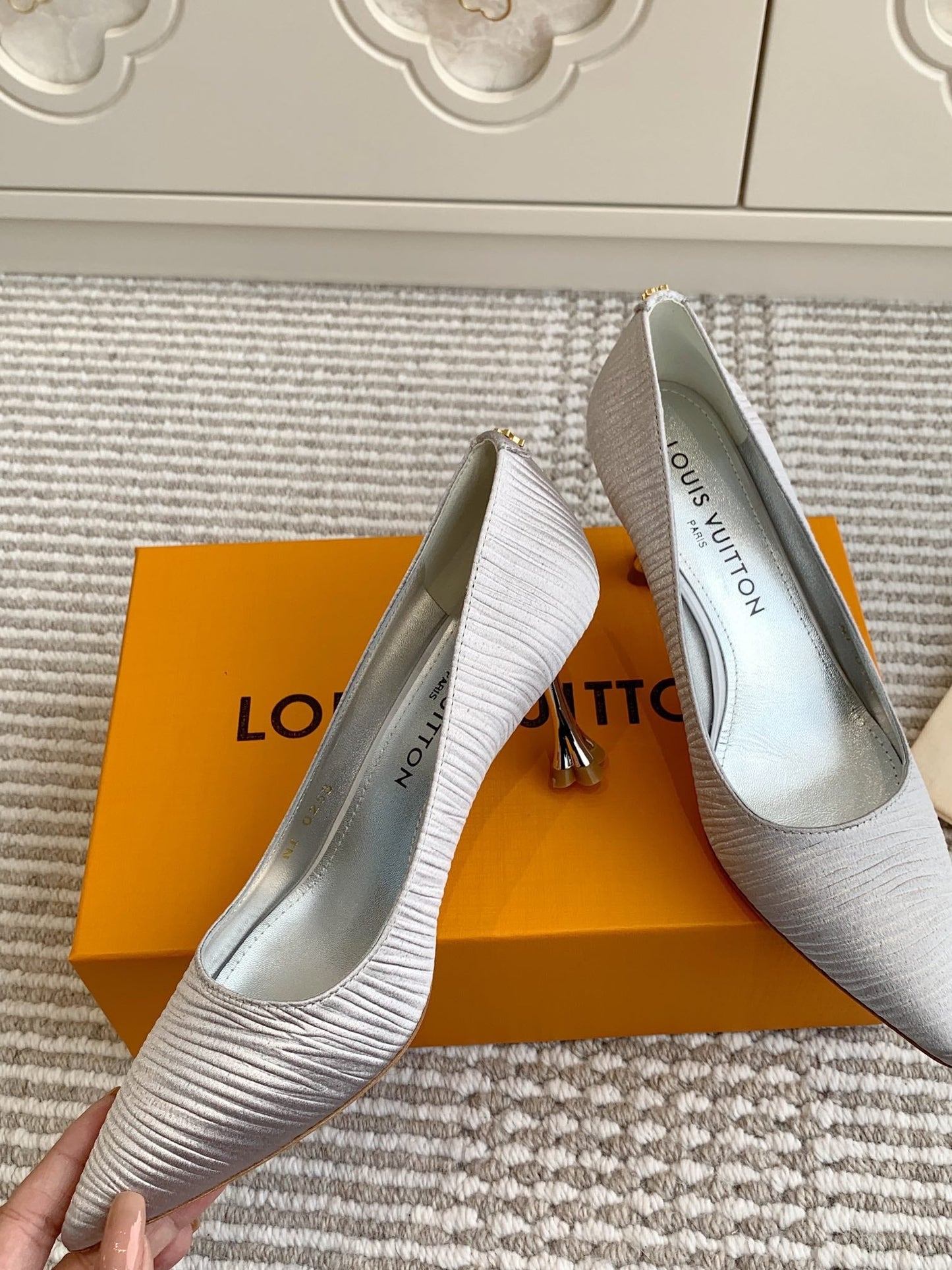 BLOSSOM PUMP 7 CM IN SILVER IMPORTED STRIPED SILK SATIN - 35